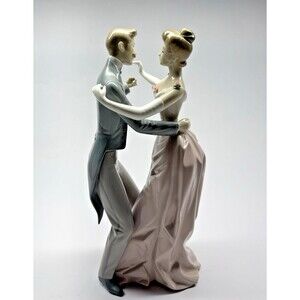 Lladro "Anniversary Waltz" #1372 EXCELLENT Condition Figurine - Signed Retired